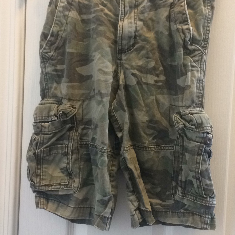 FINAL MARKDOWN Boys Cherokee camo cargo shorts 12.